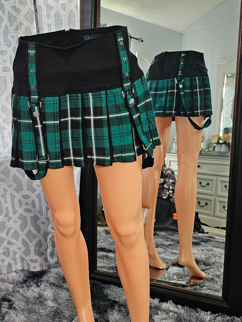 Tripp NYC Green Plaid Buckle Mini Skirt, XS